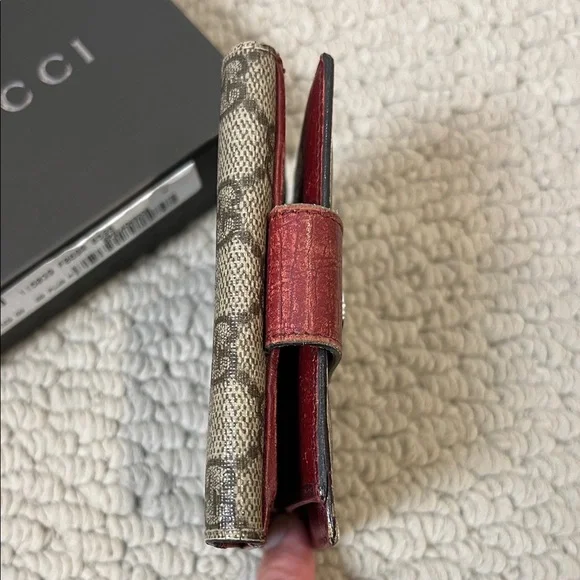 Gucci Women’s GG Beige and Burgundy Wallet - Picture 11 of 11